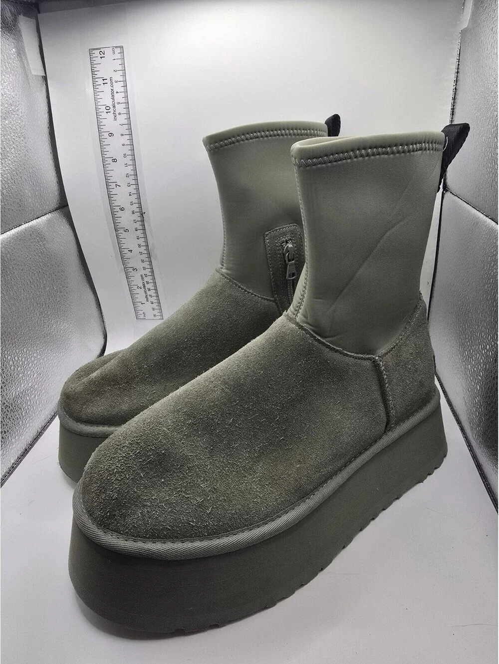 UGG Women's Classic Dipper Platform Suede Boots in Sage Green Size 9